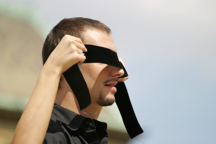 Amateur blindfold trick