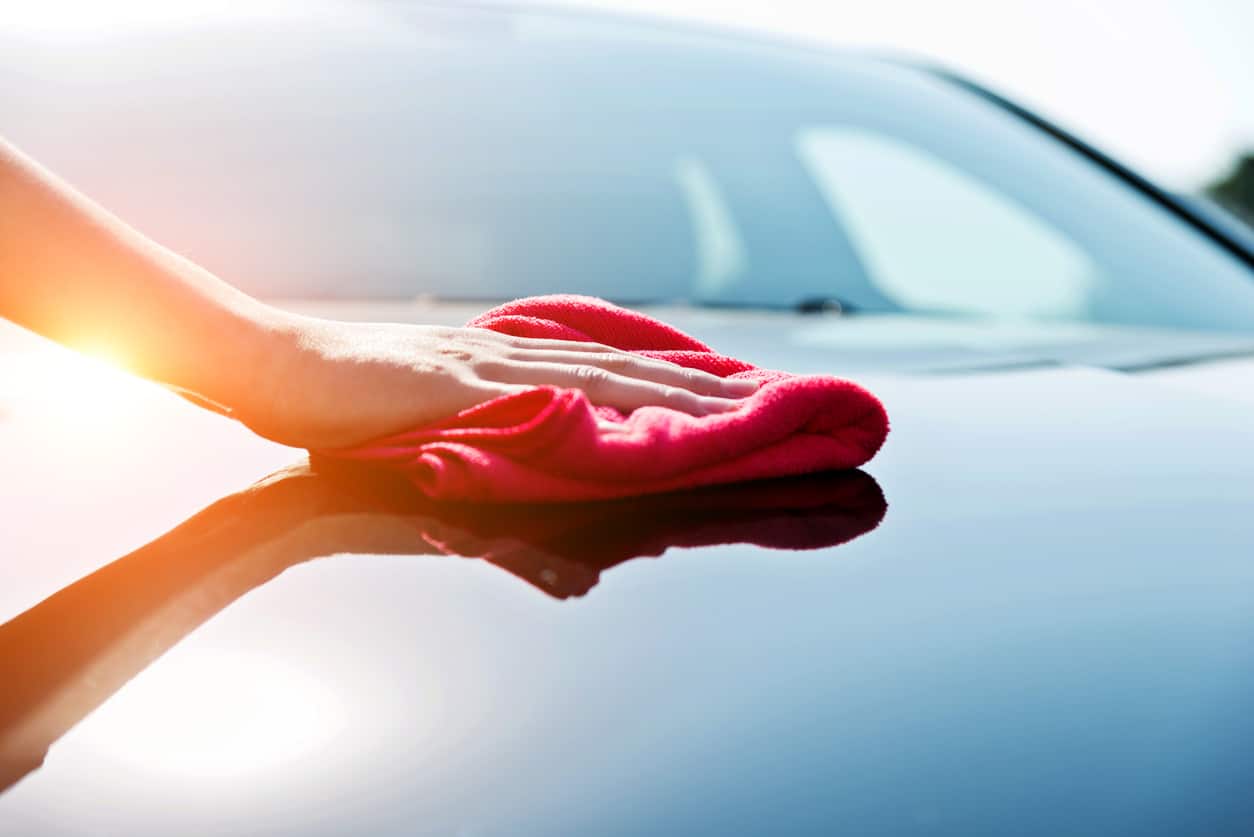 Comment laver les vitres de sa voiture ?