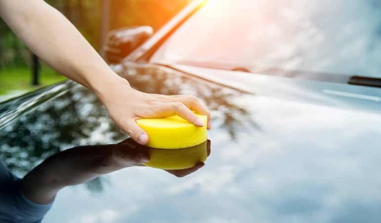 Nettoyer sa voiture au printemps : avantages et bienfaits