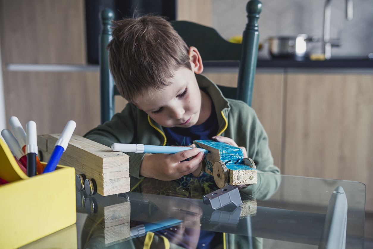 Occupez vos enfants avec ces idées de création sur le thème de l’automobile