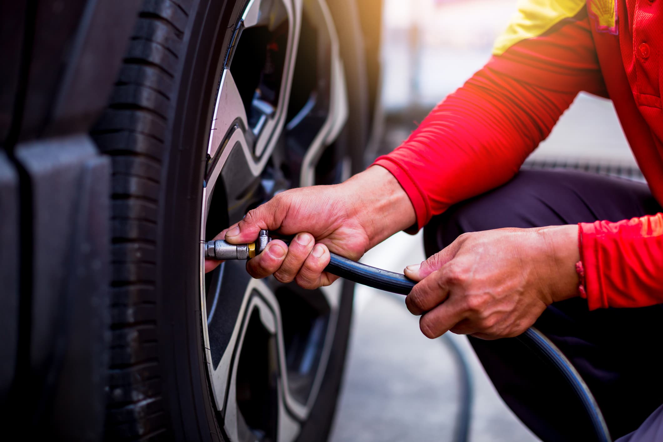 How to Inflate Car Tyres